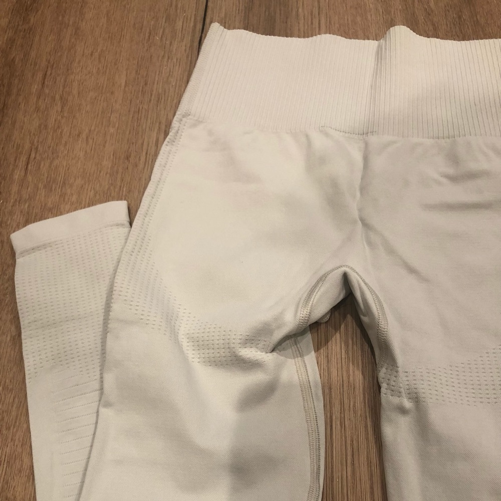Women’s Best Leggings - Picture 5 of 6